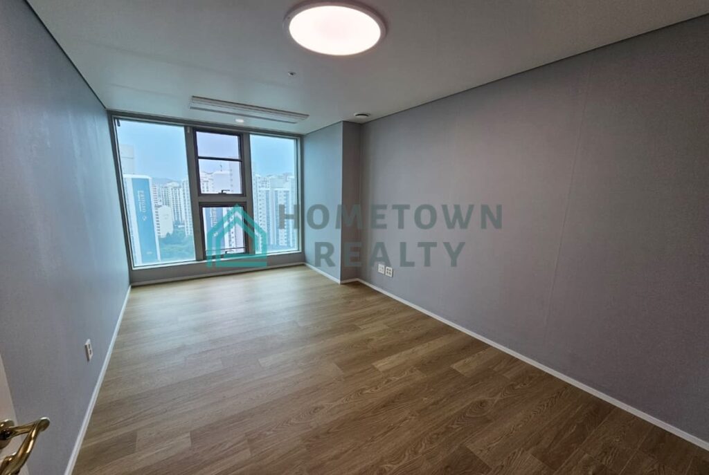 Hometown Realty - 11486 - KoreaAgain (11)