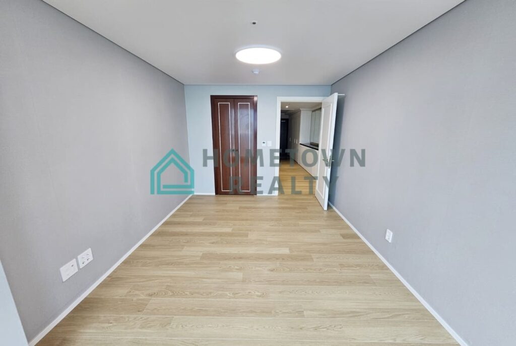 Hometown Realty - 11486 - KoreaAgain (12)