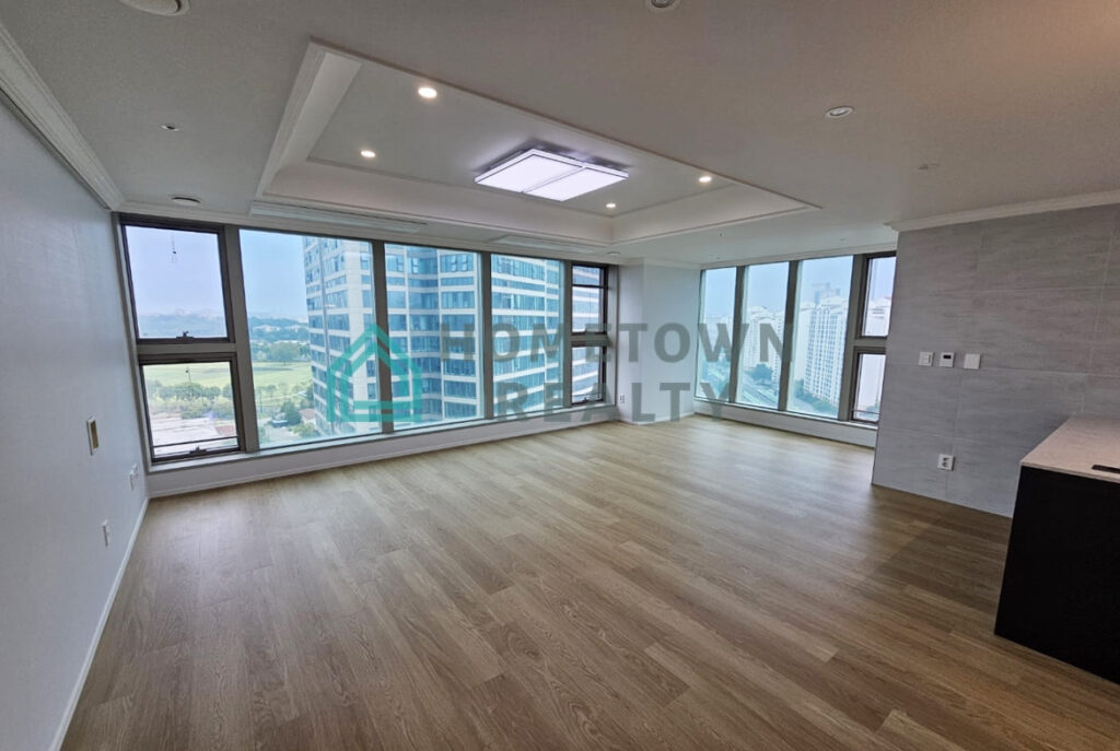 Hometown Realty - 11486 - KoreaAgain (2)